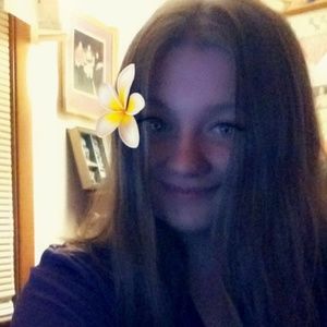 Meet your Posher, Hallie